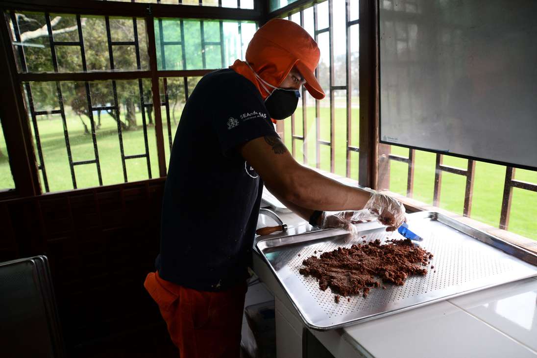 En el parque se cuenta con los equipos necesarios para procesar la carne del cangrejo rojo.