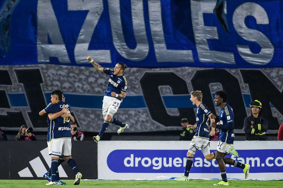 La celebración de Leonardo Castro tras convertir el 1-0. Ese gol le daba vida a las ilusiones del cuadro embajador.