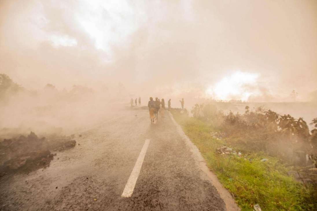 Los daños colaterales de la erupción dejan por ahora 30 víctimas, que murieron asfixiadas por el humo o calcinadas por el fuego. Más de 100 niños permanecen desaparecidos.