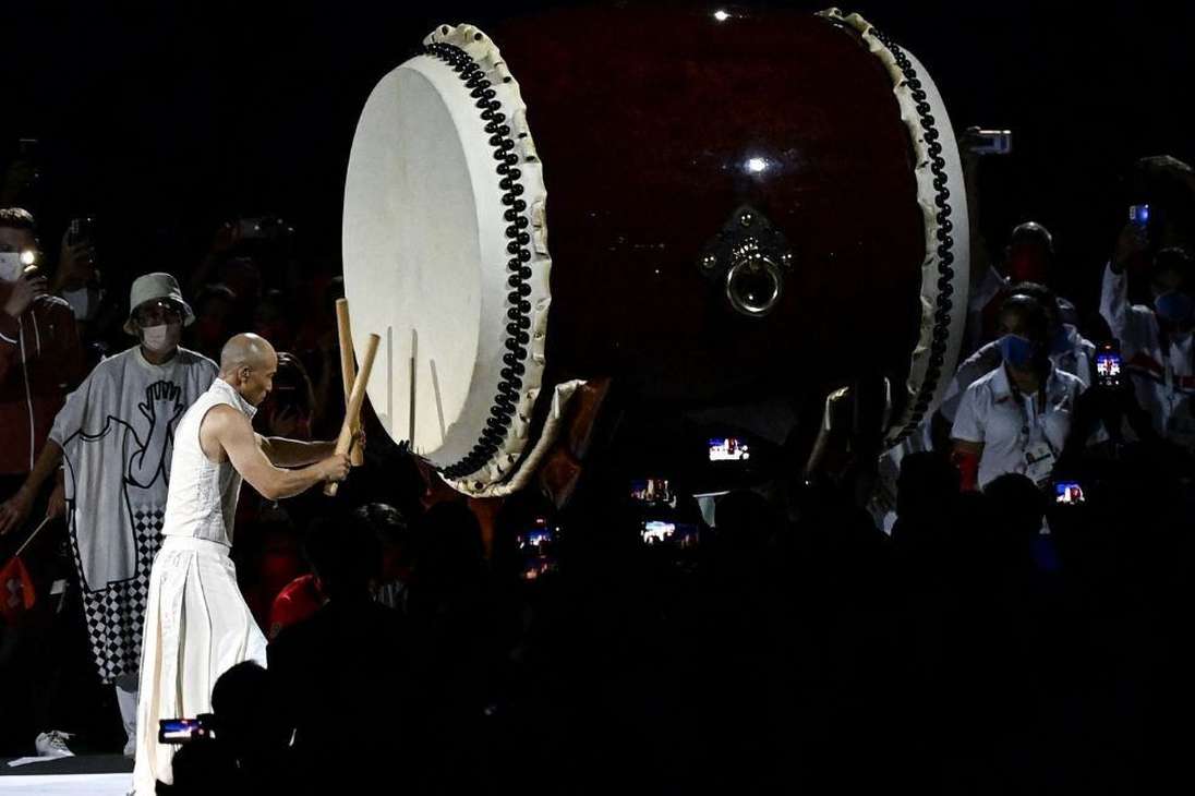 El Taiko, tambor tradicional japonés, sonó para homenajear a los muertos del último año por la pandemia del coronavirus.