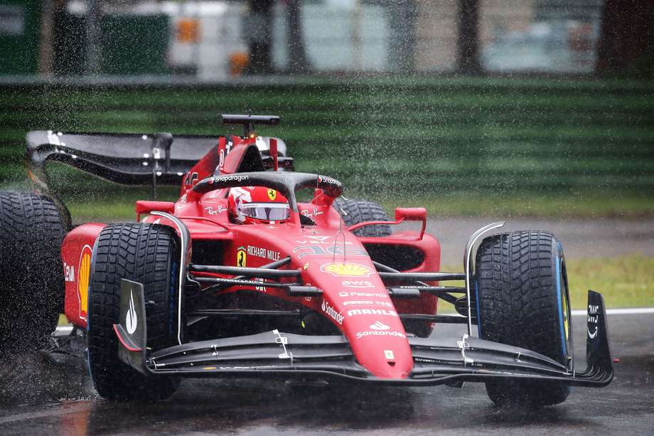 Charles Leclerc, piloto de Ferrari, en la primera práctica del Gran Premio de Emilia-Romaña, en Italia.