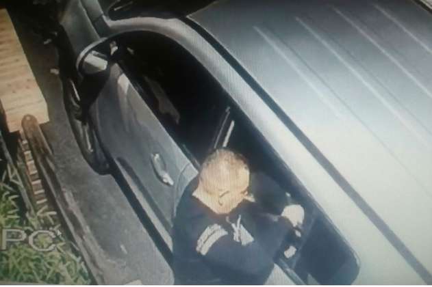 En video quedó grabado el robo a camioneta en Medellín                        