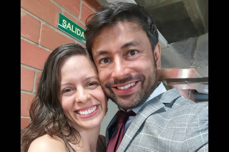 Adrian Parada y su novia Juliana Castrillón suelen mostrarse muy cariñosos en redes sociales