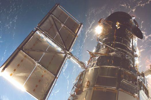 El telescopio espacial Hubble fue lanzado, en 1990, a bordo del transbordador espacial Discovery de la NASA. / AP