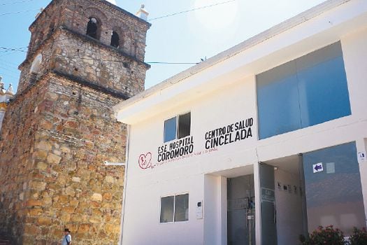  De acuerdo con la denuncia, los paramilitares también tenían el control del centro de salud.  / Gustavo Torrijos