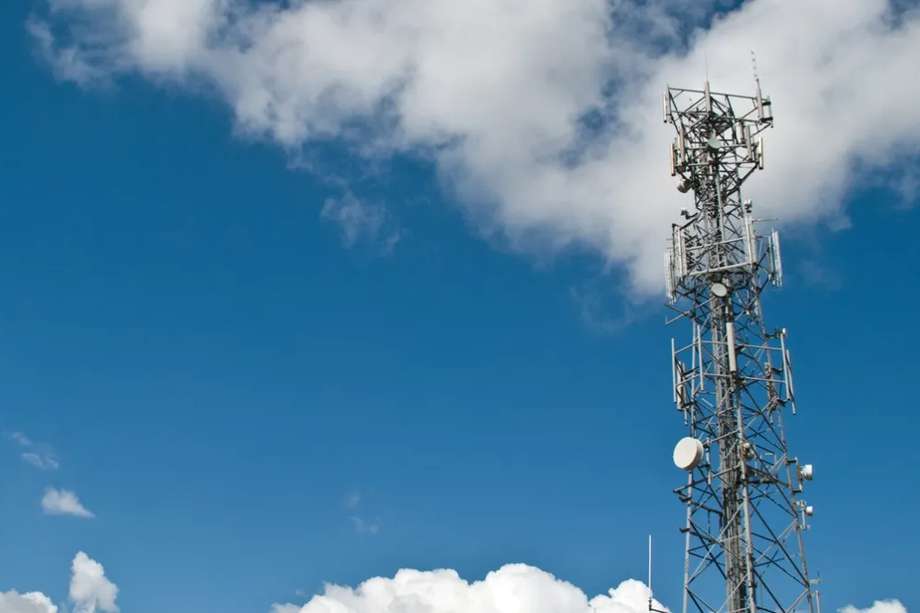Las nuevas medidas de la Comisión de Regulación de Comunicaciones (CRC), publicadas el pasado martes 23 de enero, pretenden dinamizar un sector donde hay cerca de 85 millones de líneas de telefonía móvil. De estas, Claro tiene un 45,52 %. Imagen de referencia.