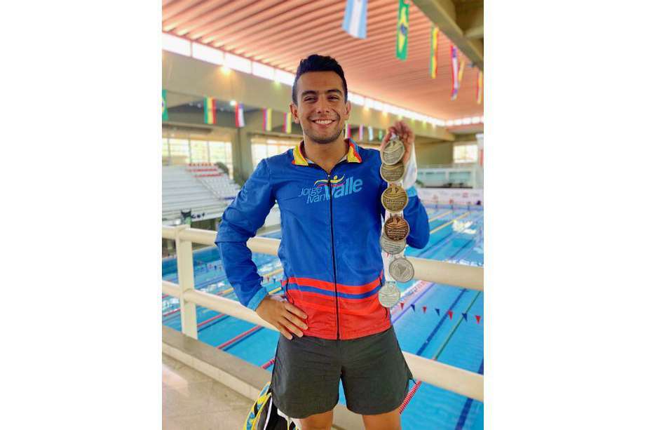 Jorge Iván del Valle es campeón sudamericano de natación. A sus ocho años empezó a entrenar.
