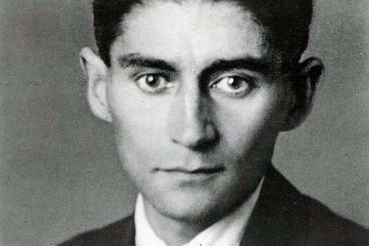 “El hombre de campo es efectivamente libre; puede ir a donde le plazca; lo único que tiene prohibido es el acceso a la ley”, decía Franz Kafka.