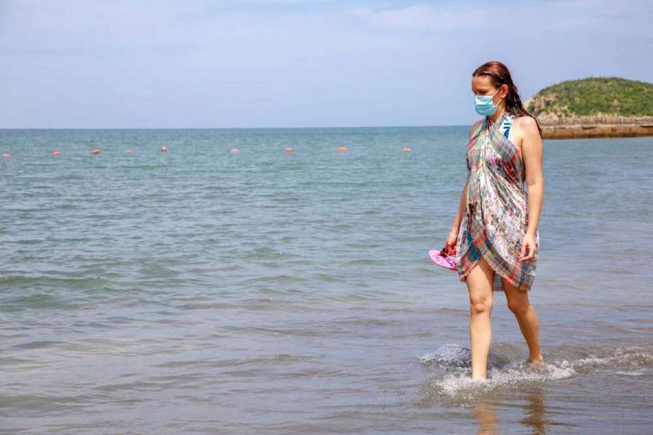 Más de 8 mil personas volvieron a las playas en Santa Marta en su primer fin de semana de reapertura.