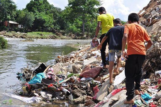 La basuras y los desechos solidos de gran tamaño son los principales responsables de las afectaciones al río Guatapurí. 