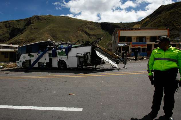 Bus accidentado en Ecuador tenía documentación falsa: Supertransporte