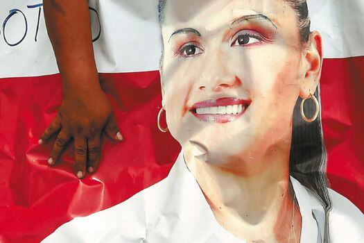 Karina García era abogada de la Universidad Santiago de Cali y apenas tenía 32 años. Hizo carrera política siendo concejal de Suárez, personera y candidata a la Alcaldía.
