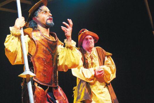 El Quijote, acompañado por su fiel Sancho, tiene su versión inglesa en Falstaff, el caballero andante de Shakespeare, que tiene poco de heroico y mucho de bufón y pícaro.