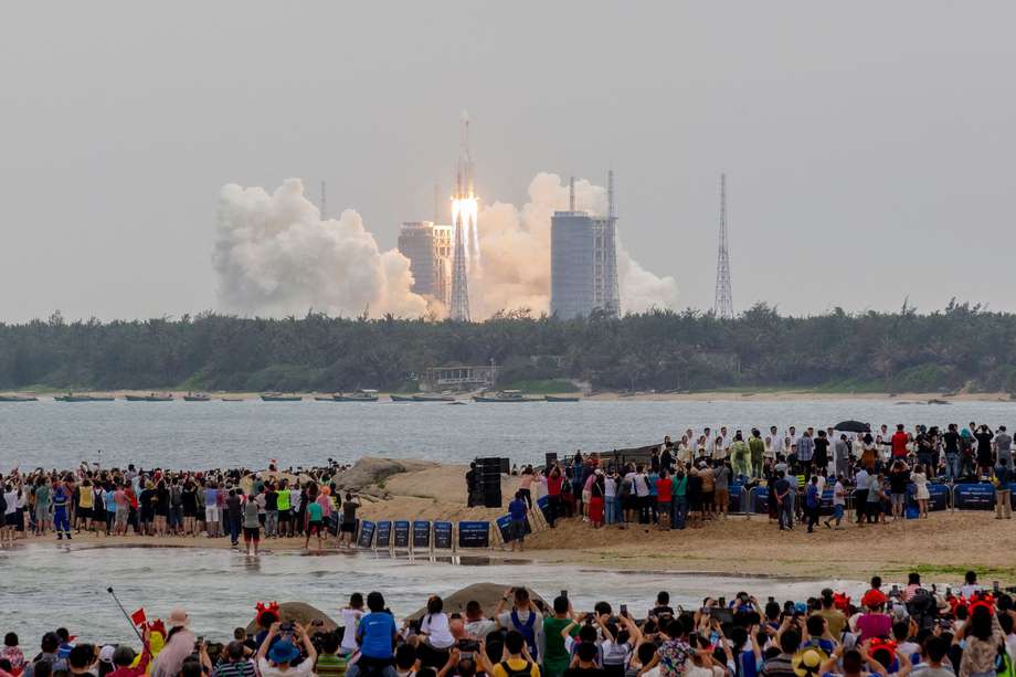 Lanzamiento del primer módulo de la estación espacial china.