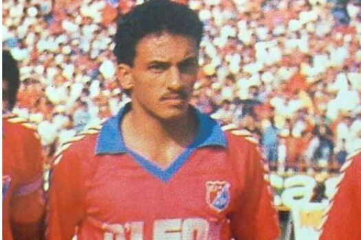 Osorio debutó en 1987 con la camiseta de Medellín en un partido ante Atlético Bucaramanga.