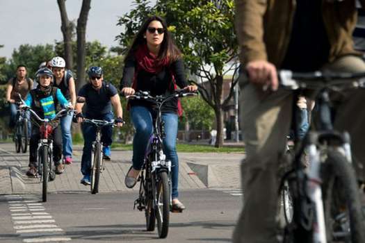 Según esta investigación, desplazarse en bicicleta puede mejorar la salud mental y nuestra percepción del estrés, así como reducir la sensación de soledad.  / Archivo El Espectador