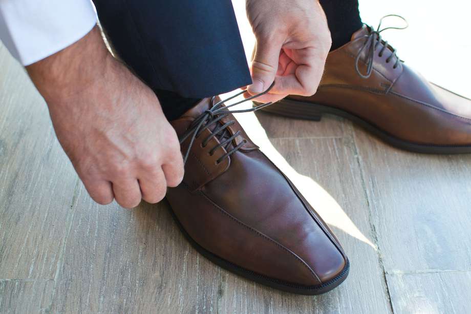 El calzado, para una ocasión formal, debe ser una de la prioridades en el look de un hombre.