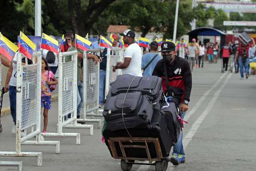 Durante este fin de semana ciudadanos venezolanos cruzaron el Puente Internacional Simón Bolívar rumbo a territorio colombiano, desde Cúcuta, Norte de Santander (Colombia). 