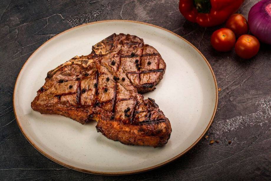 Cómo cocinar un T-Bone Steak, el rey de la parrilla