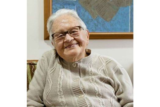 Maruja Vieira, poeta, periodista, ejecutiva de relaciones públicas, catedrática, defensora de los derechos y de la participación de las mujeres cumple este año 100 años.