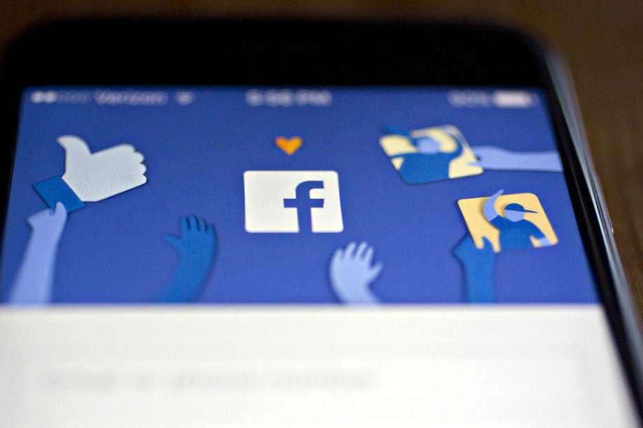 En 2020, Facebook anunció que bloquearía la publicación de anuncios electorales nuevos en su red social durante la última semana de la carrera presidencial.