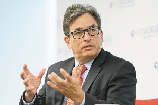 El ministro de Hacienda, Alberto Carrasquilla, ha descartado otra reforma tributaria. / Bloomberg