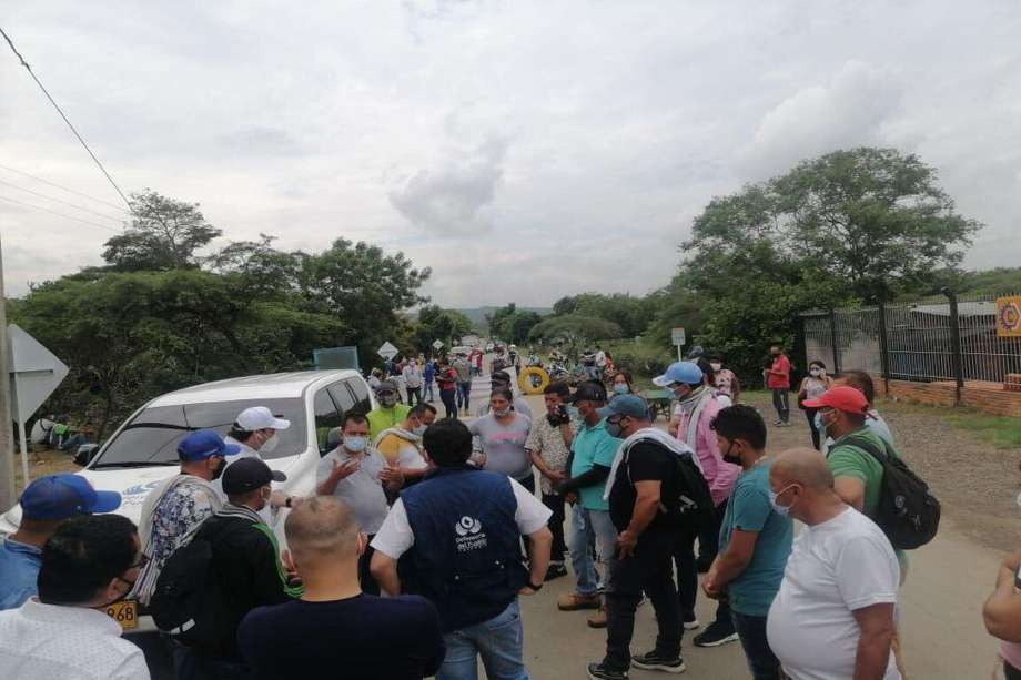 La Defensoría del Pueblo hace presencia en la zona con la intención de poder llegar a un acuerdo con los manifestantes para que habiliten un corredor humanitario.