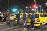 Líderes de colectivos moteros y taxistas se comprometen a no bloquear las vías