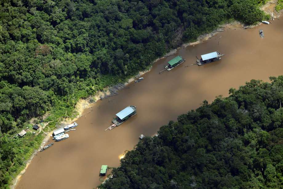 En un trabajo conjunto entre autoridades colombianas y brasileñas se desmantelaron 19 puntos de extracción de minería ilegal