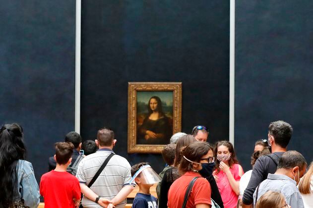 El Louvre evalúa el ataque con tarta a la Gioconda de un hombre disfrazado