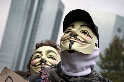 Anonymous aseguró que esta actuación obedece a las persiones militares que Rusia ha hecho recientemente en contra de Ucrania.