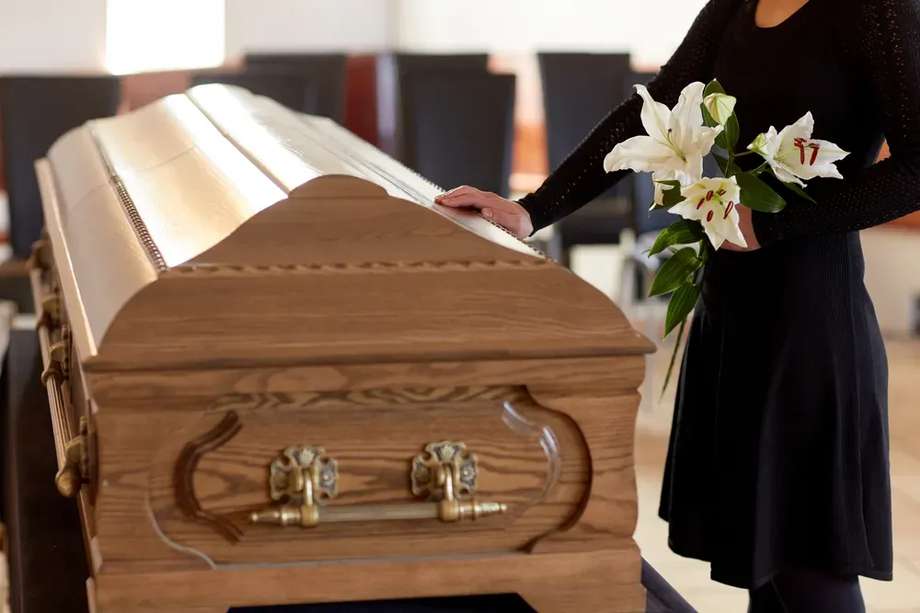 El auxilio funerario hace parte del sistema de seguridad social y es considerado una "prestación adicional". 