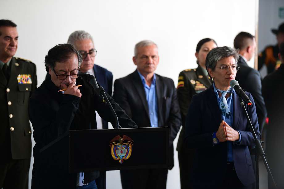Presidente de la república durante el consejo de seguridad en compañía de la alcaldesa de Bogotá Claudia López y las comunidades indígenas