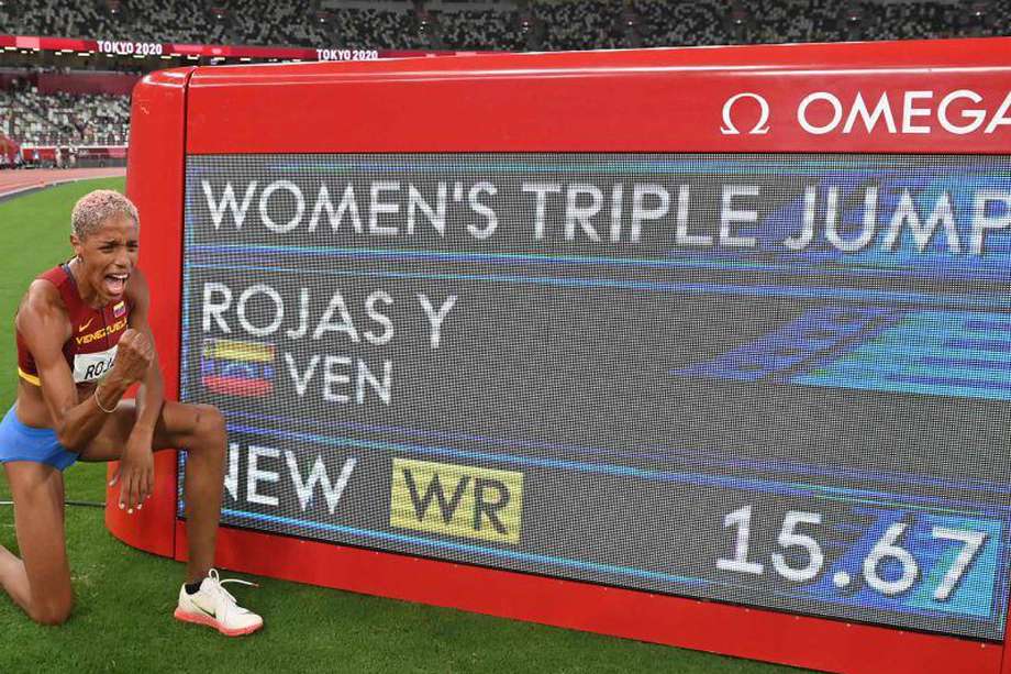 La venezolana Yulimar Rojas impuso nuevo récord mundial en la prueba del salto triple.  / AFP