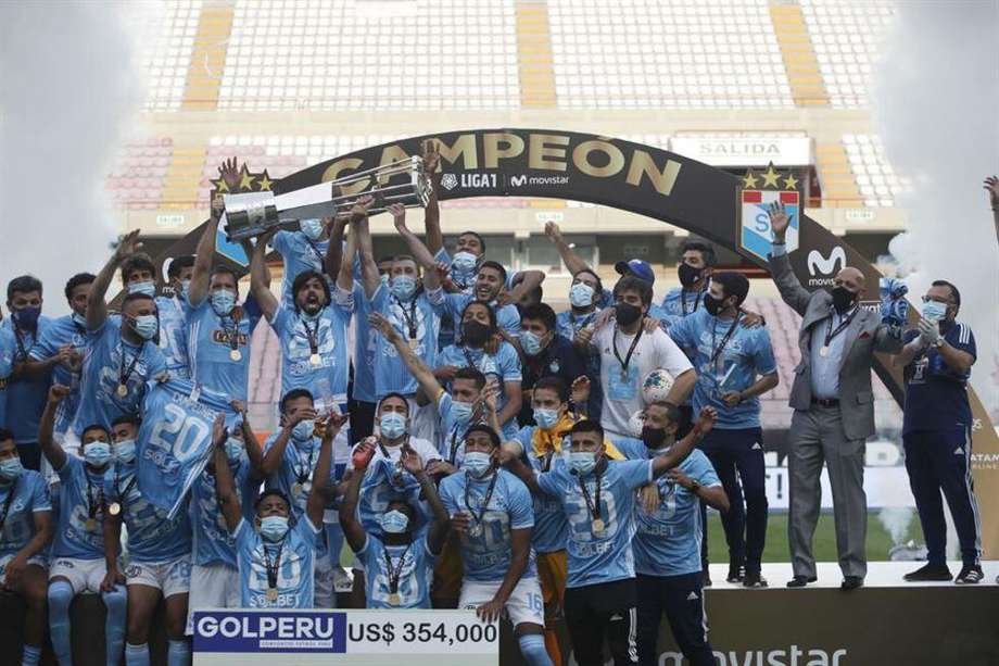 Sporting Cristal logró su quinto título en la última década tras ganar en el global por 3-2 al Universitario de Deportes.