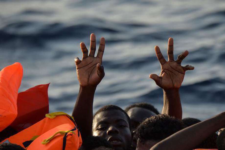 Libia e Italia coincidieron en "la necesidad de gestionar el control fronterizo y los flujos de inmigración irregulares, siempre respetando los derechos humanos.