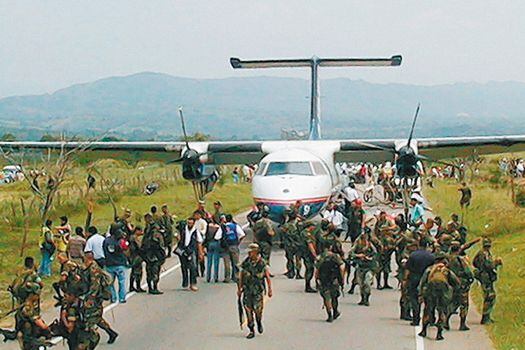 El 20 de febrero de 2002 las Farc secuestraron un avión para plagiar a Jorge Géchem Turbay. / AP