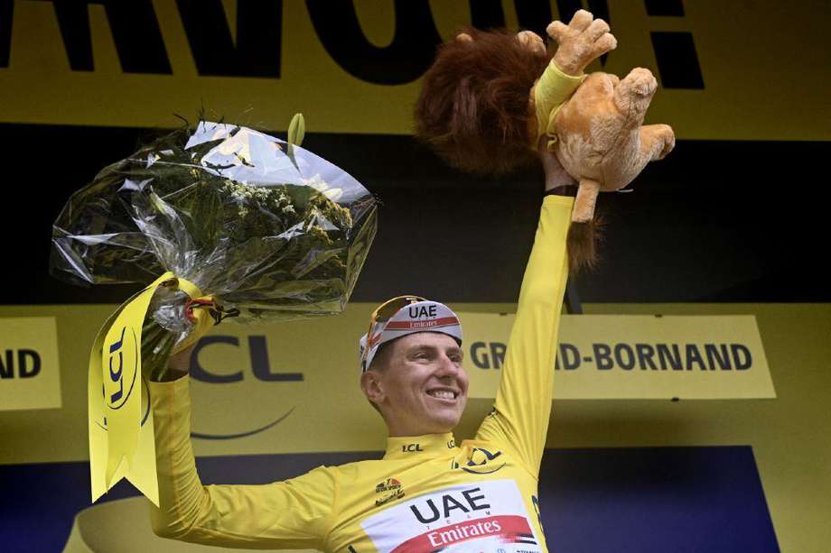 Tadej Pogacar, defensor del título del Tour de Francia, se vistió de amarillo tras la etapa 8 de la presente edición.