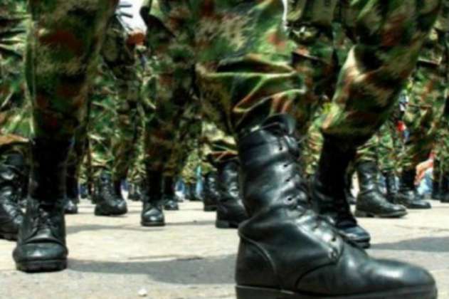 Policías y militares presos piden igualdad ante la JEP
