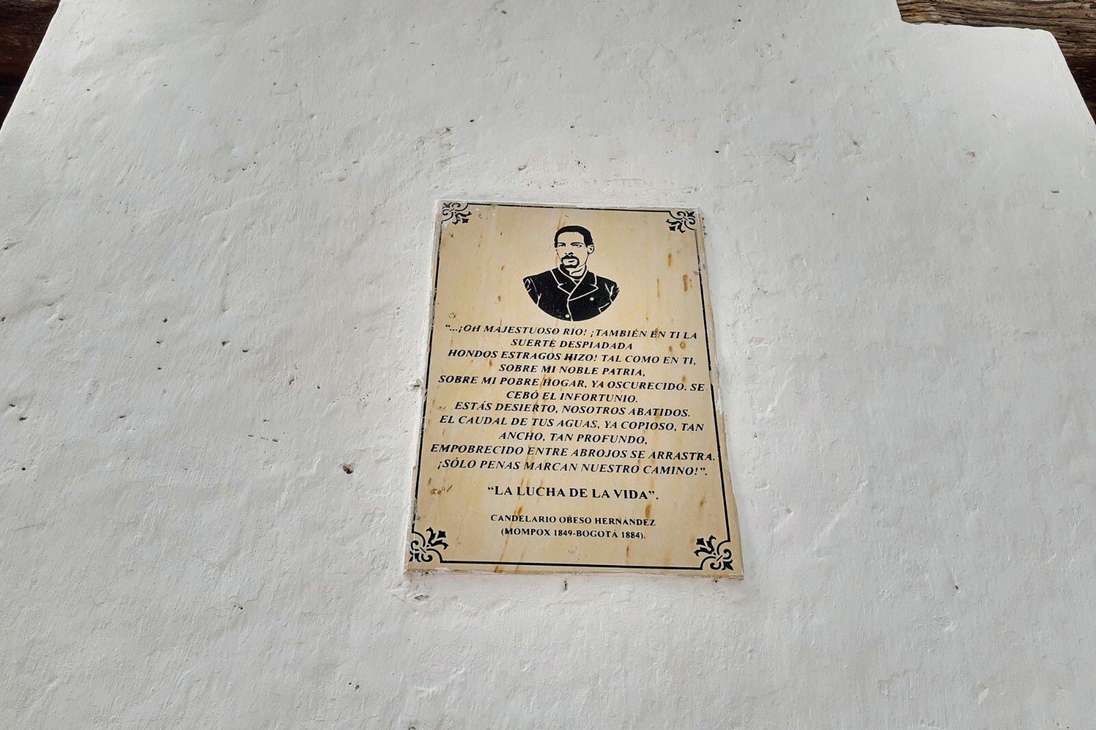 Uno de las letras del poeta negro Candelario Obeso, en una de las calles de Mompox, su tierra natal.