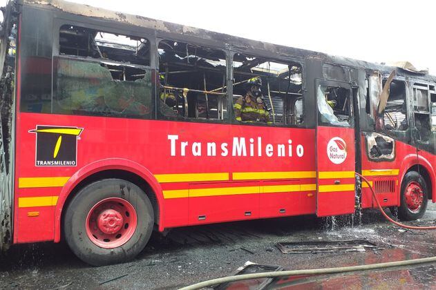 Bus de Transmilenio se incendió en la Avenida Caracas, centro de Bogotá 
