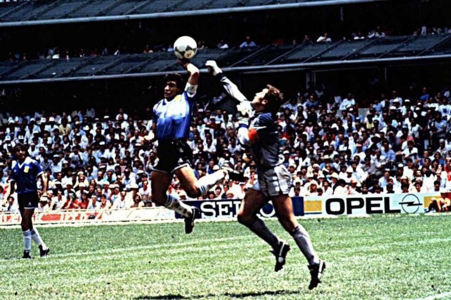El 22 de junio de 1986 Argentina venció a Inglaterra en los cuartos de final del Mundial de México con dos goles de Maradona, uno de ellos este llamado "la mano de dios".