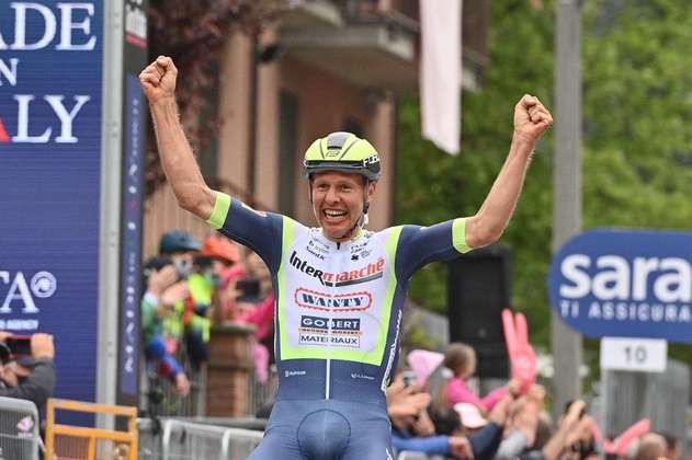 Van der Hoorn hizo la heroica y ganó la tercera etapa del Giro desde la fuga