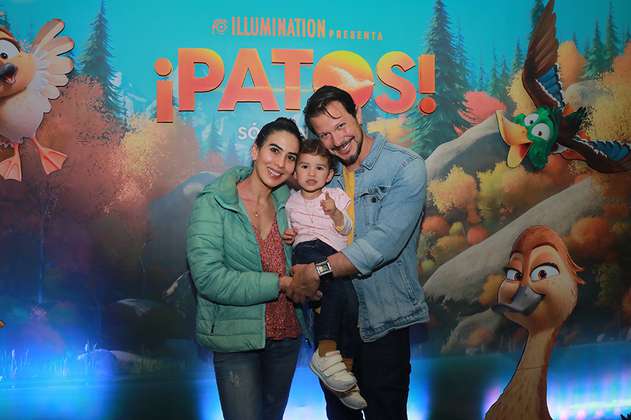 Paola Rey, Bibiana Corrales y Pilar Schmitt con sus hijos en estreno de película