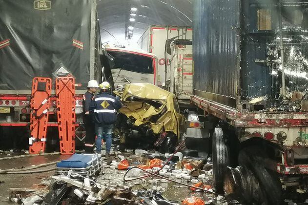 Tres personas heridas en accidente en túnel de La Línea continúan hospitalizadas