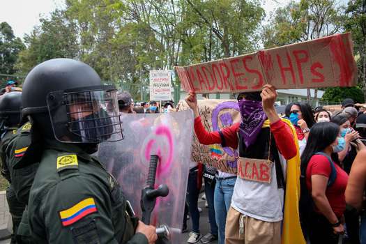 En la jornada de protestas en Popayán, un grupo de manifestantes incendió la URI de la Fiscalía, luego de las denuncias de que allí fue abusada una joven por miembros del Esmad.
