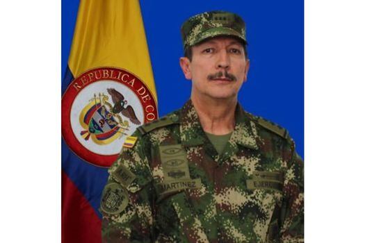 El general (r) Nicacio Martínez fue condecorado con cuatro soles en junio del año pasado, seis meses antes de su retiro.  / Mauricio Alvarado - El Espectador