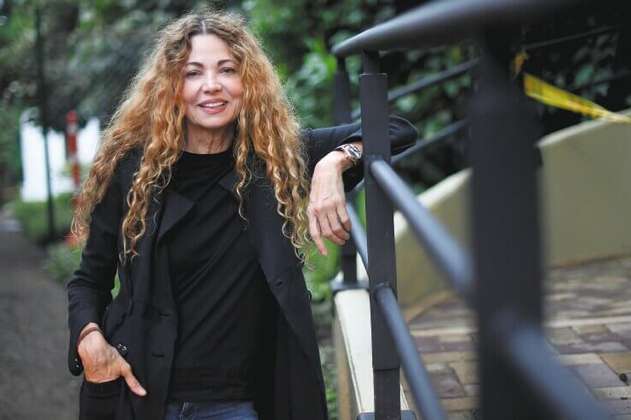 Ángela Becerra: "Las escritoras deben remar más, especialmente si no son feas"