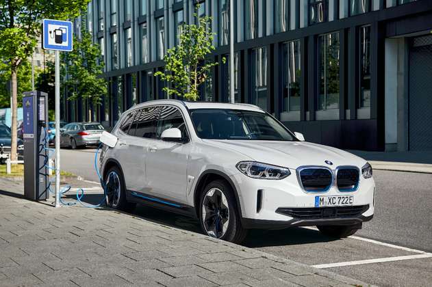 BMW presentó su primer SUV eléctrico