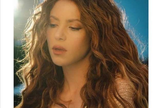 Shakira, más sexi y surfista en Don’t Wait Up, su nueva canción y video.